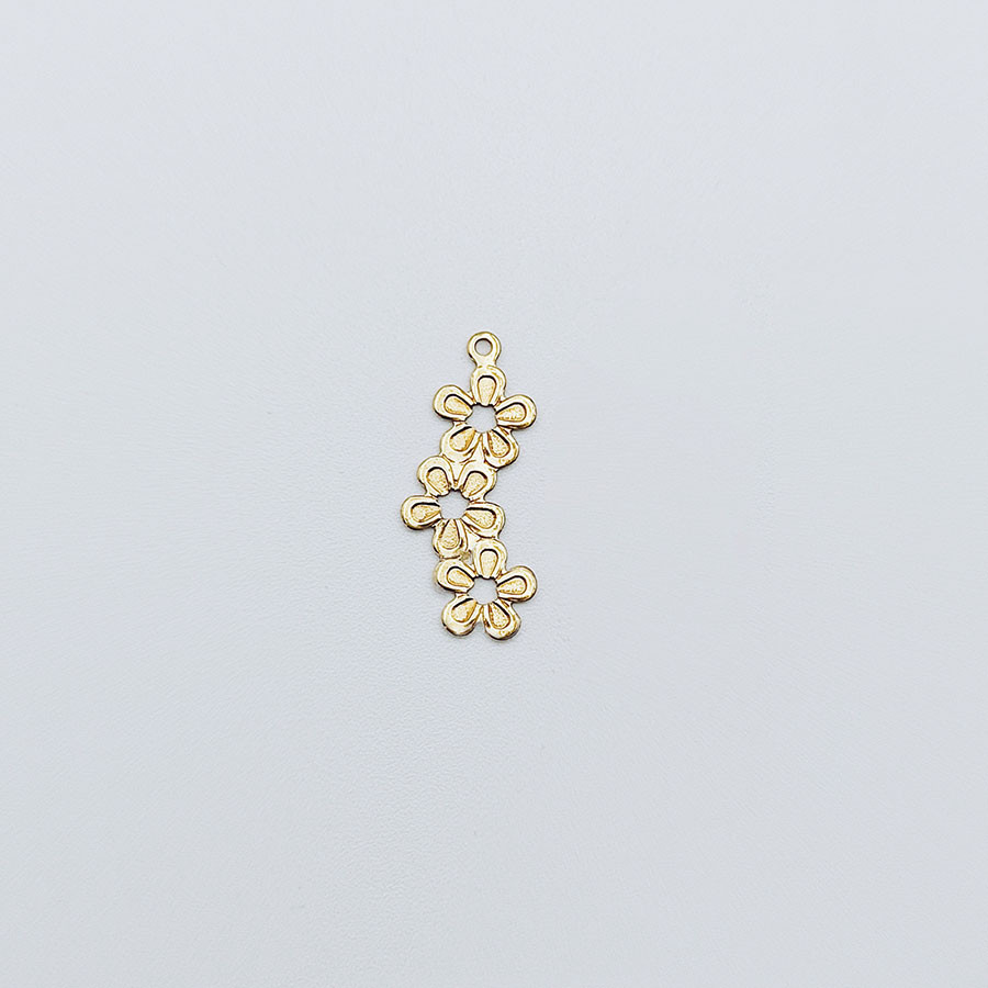 Trio de flores vazadas