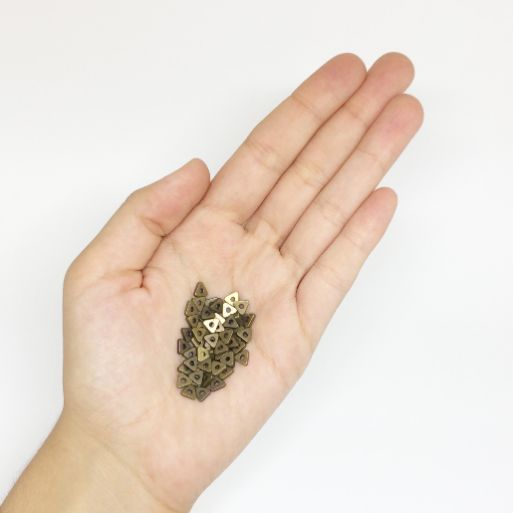 TRIÂNGULO MACIÇO C/ FURO 5.2X5.7X1.5 - Image 2